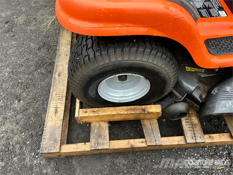 Husqvarna YTH1842 4x2 Ride-On Lawn Mower 乗用・自走モア/芝刈り機