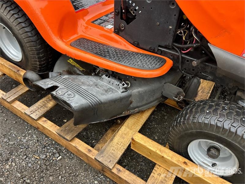 Husqvarna YTH1842 4x2 Ride-On Lawn Mower 乗用・自走モア/芝刈り機