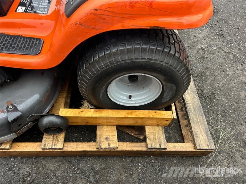 Husqvarna YTH1842 4x2 Ride-On Lawn Mower 乗用・自走モア/芝刈り機