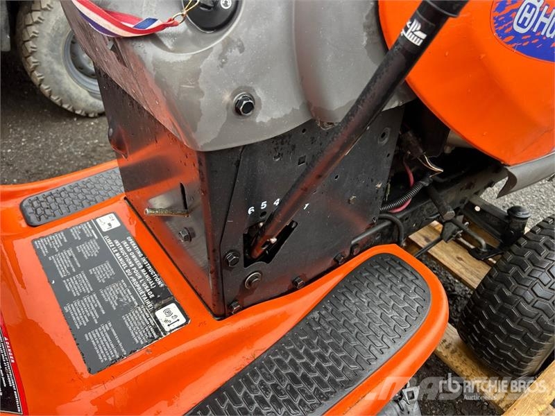 Husqvarna YTH1842 4x2 Ride-On Lawn Mower 乗用・自走モア/芝刈り機