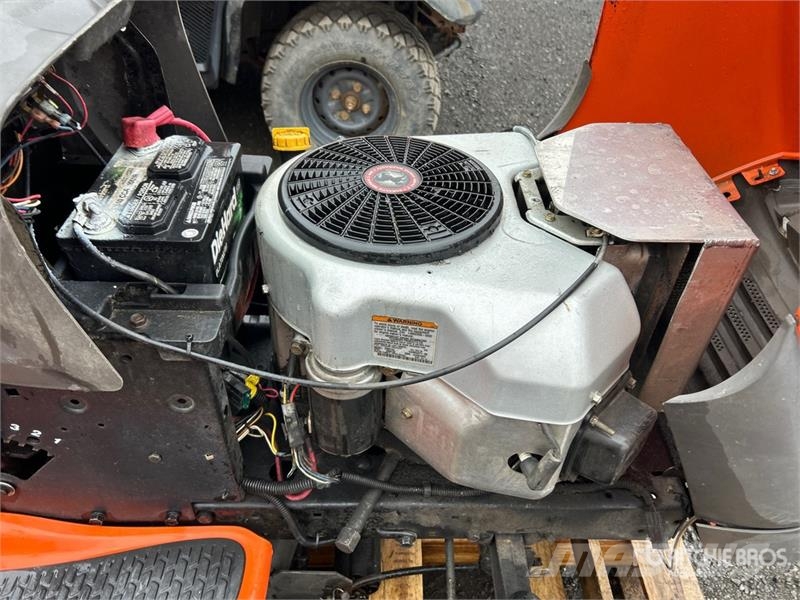 Husqvarna YTH1842 4x2 Ride-On Lawn Mower 乗用・自走モア/芝刈り機