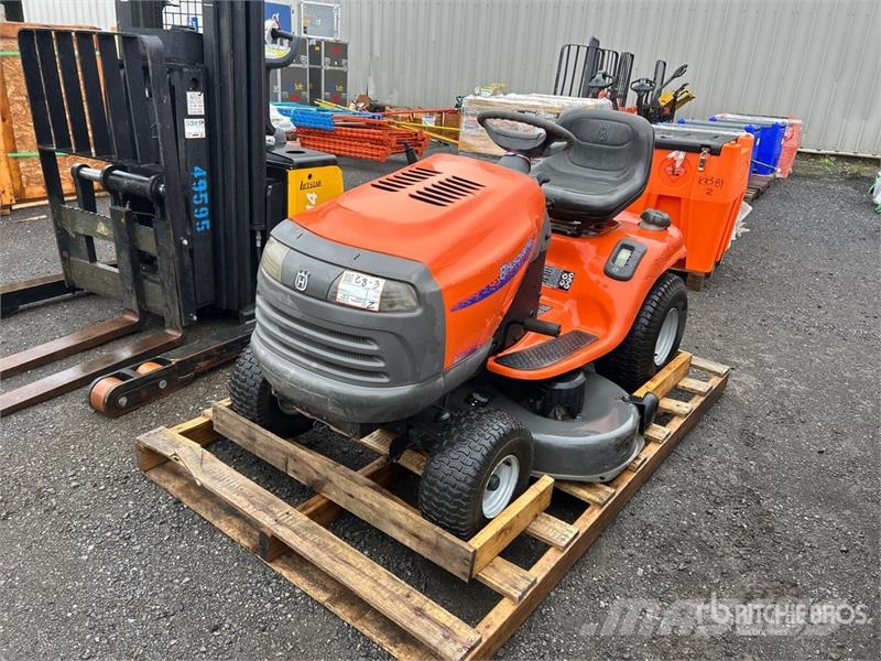 Husqvarna YTH1842 4x2 Ride-On Lawn Mower 乗用・自走モア/芝刈り機