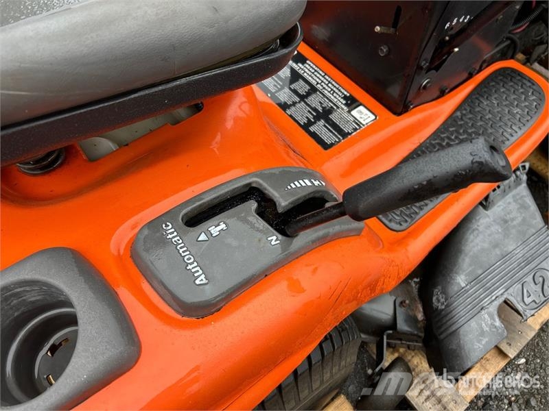 Husqvarna YTH1842 4x2 Ride-On Lawn Mower 乗用・自走モア/芝刈り機