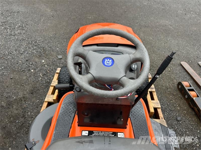 Husqvarna YTH1842 4x2 Ride-On Lawn Mower 乗用・自走モア/芝刈り機