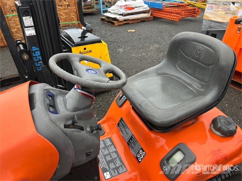 Husqvarna YTH1842 4x2 Ride-On Lawn Mower 乗用・自走モア/芝刈り機
