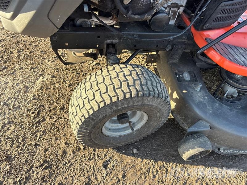 Husqvarna YTH2042 ركوب الحشائش