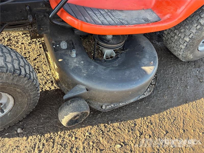 Husqvarna YTH2042 ركوب الحشائش
