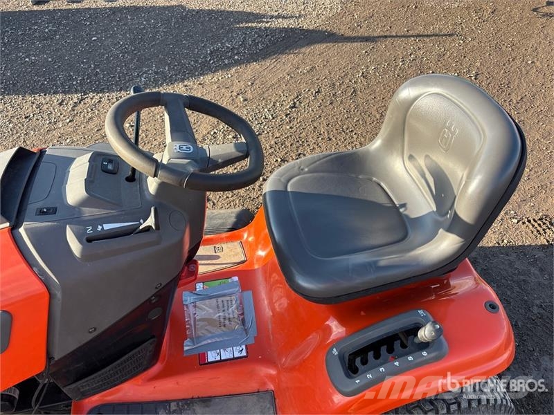 Husqvarna YTH2042 ركوب الحشائش