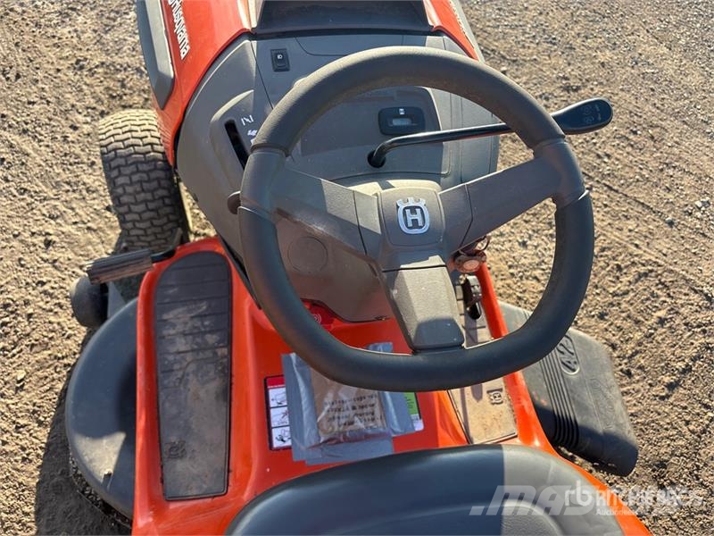 Husqvarna YTH2042 ركوب الحشائش