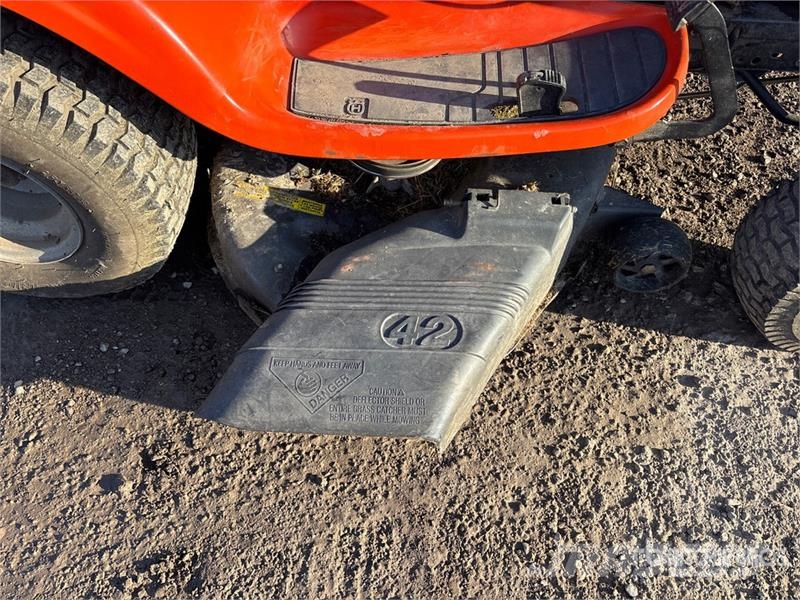 Husqvarna YTH2042 ركوب الحشائش