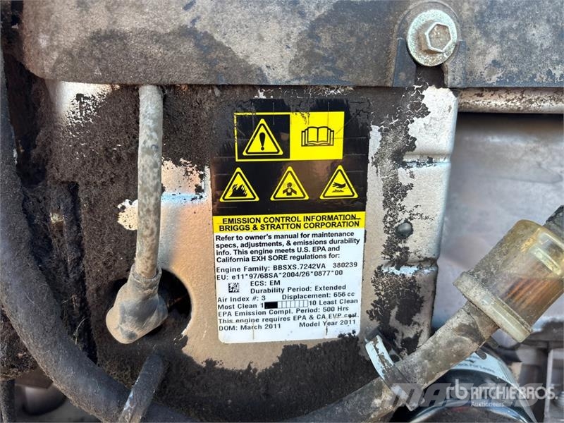Husqvarna YTH2042 ركوب الحشائش