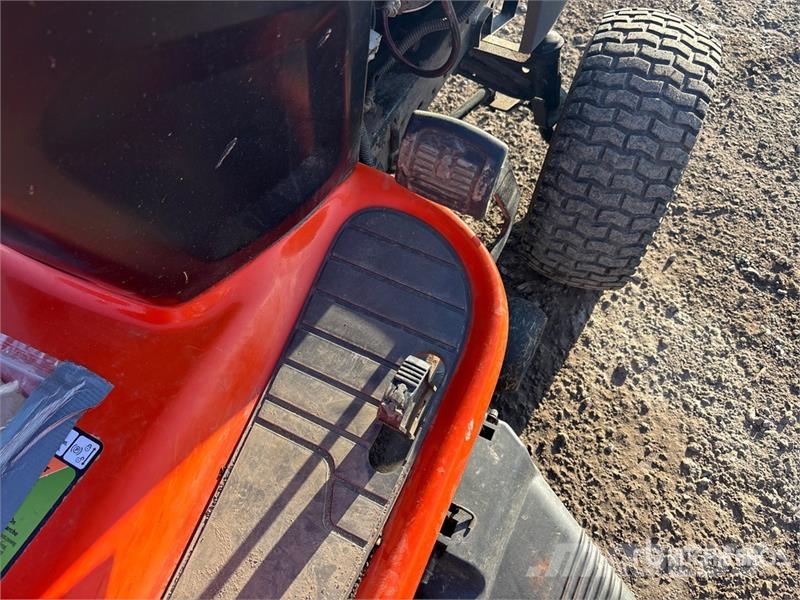 Husqvarna YTH2042 ركوب الحشائش