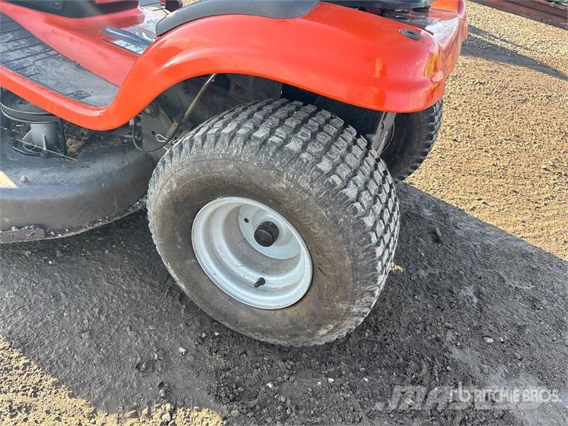 Husqvarna YTH2042 ركوب الحشائش