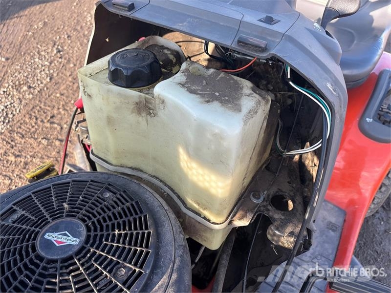 Husqvarna YTH2042 ركوب الحشائش