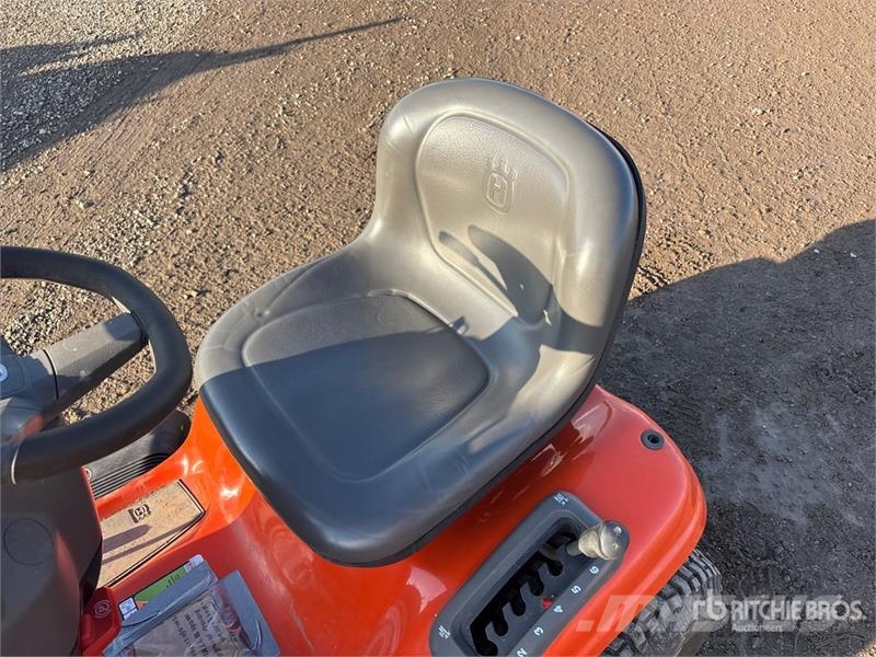Husqvarna YTH2042 ركوب الحشائش