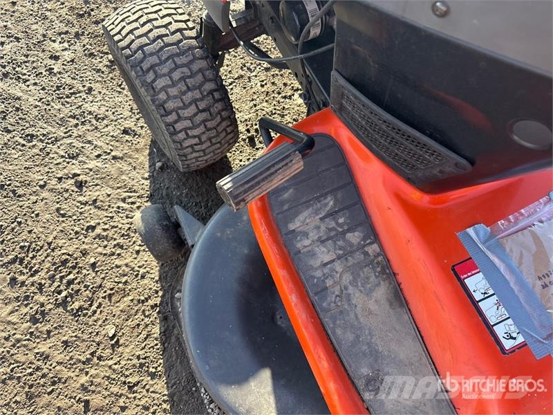 Husqvarna YTH2042 ركوب الحشائش