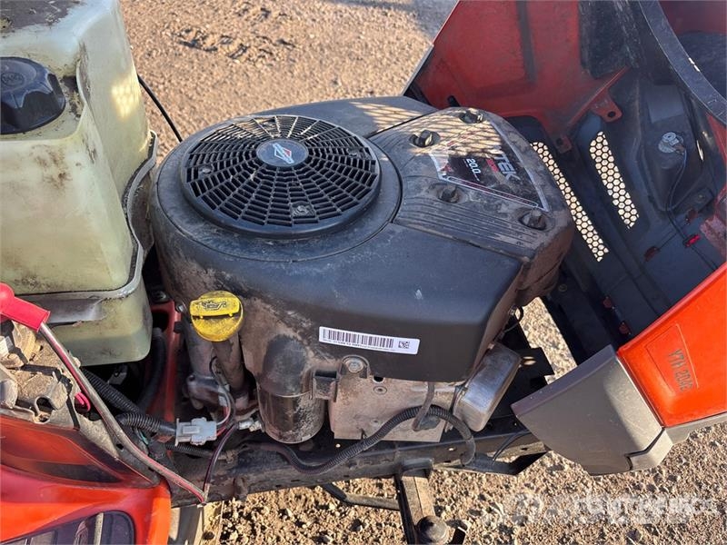 Husqvarna YTH2042 ركوب الحشائش