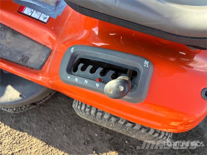 Husqvarna YTH2042 ركوب الحشائش