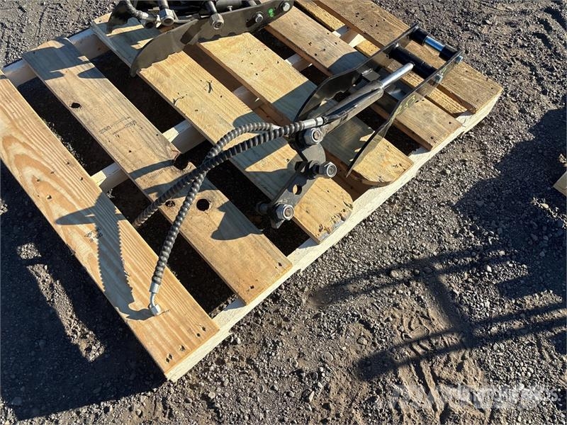  Hydraulic Excavator Thumb (Unused) دلاء