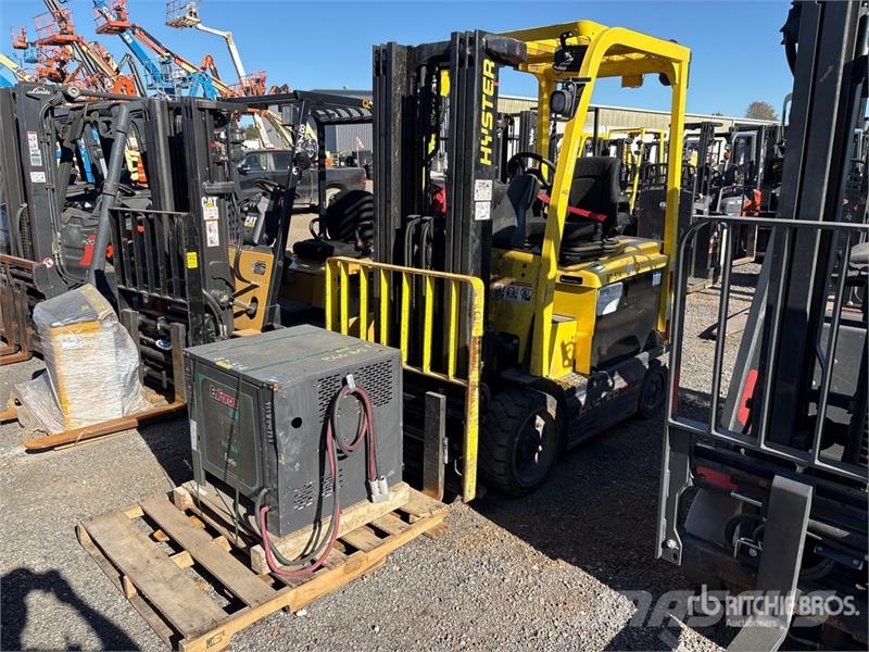 Hyster E55XN33 5150 lb Electric Forklift バッテリーフォークリフト