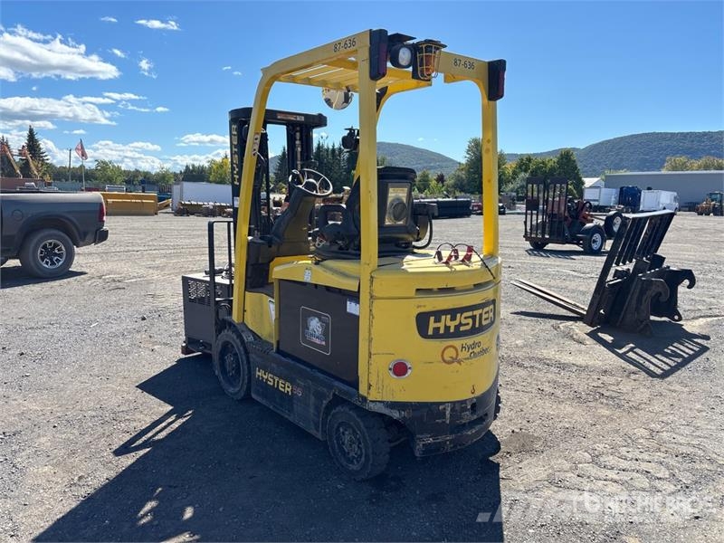 Hyster E55XN33 5150 lb Electric Forklift Akumulátorové vozíky