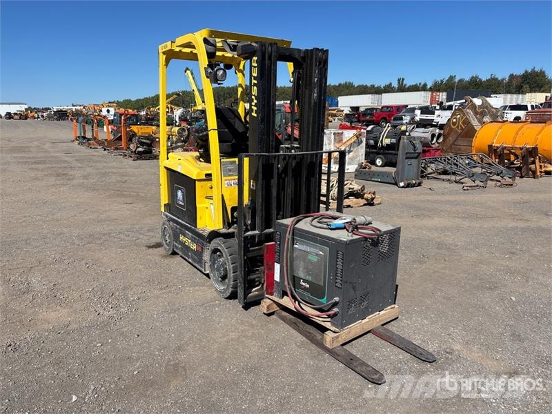 Hyster E55XN33 5150 lb Electric Forklift Akumulátorové vozíky