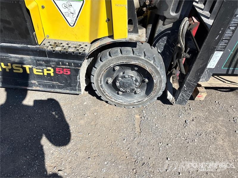 Hyster E55XN33 5150 lb Electric Forklift Akumulátorové vozíky