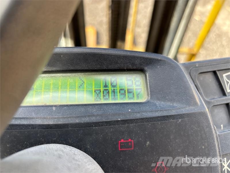 Hyster H60FT 5700 lb Pneumatic Tire Forklift Šakiniai krautuvai - Kita