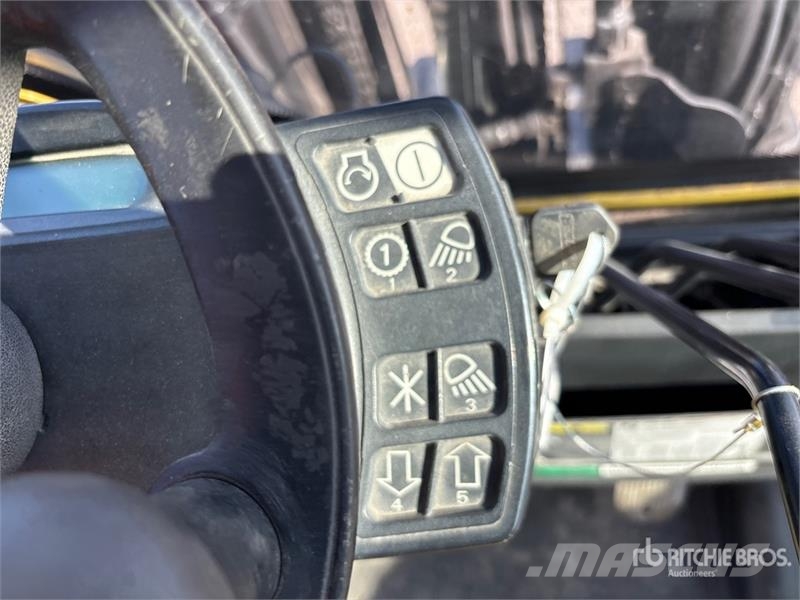 Hyster H90FT 8300 lb Pneumatic Tire Forklift Інше