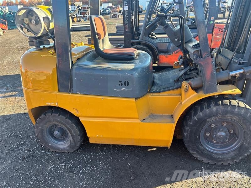 Hytsu CPQD25 1750 kg Pneumatic Tire Forklift Other