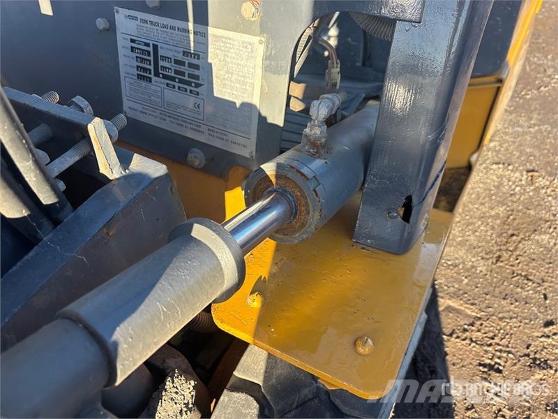 Hytsu CPQD25 1750 kg Pneumatic Tire Forklift Other