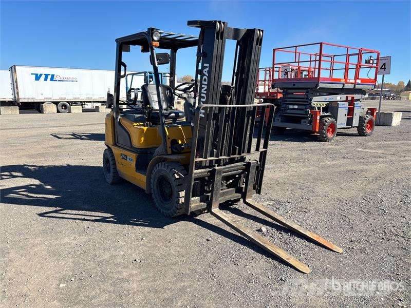 Hyundai 25L-7A 5000 lb Cushion Tire Forklift Інше