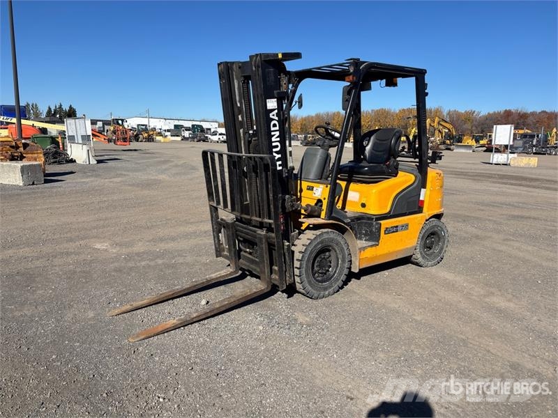 Hyundai 25L-7A 5000 lb Cushion Tire Forklift Інше