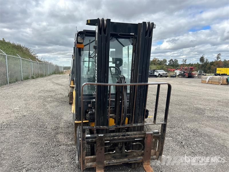 Hyundai 4940 lb Forklift Інше
