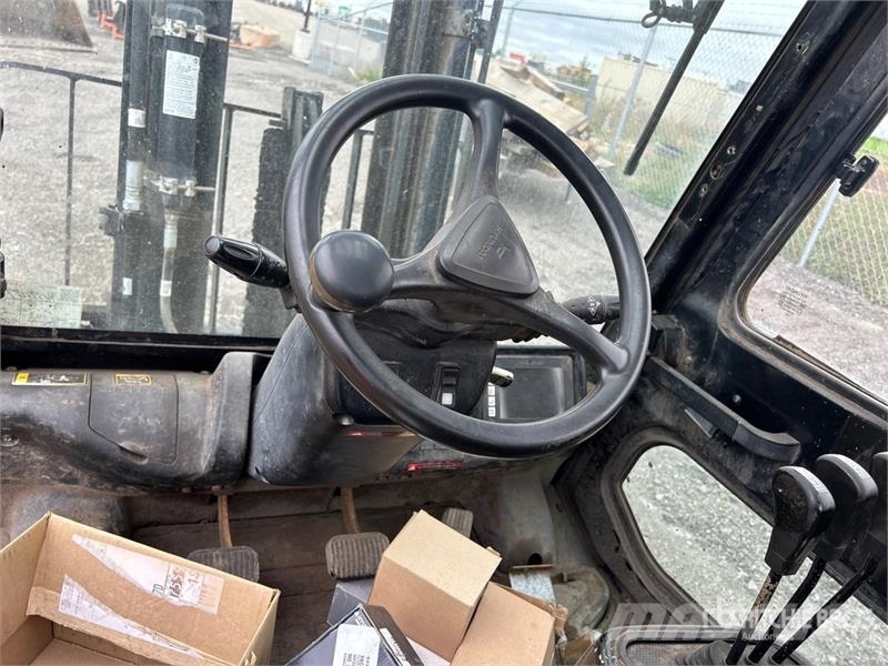 Hyundai 4940 lb Forklift Інше