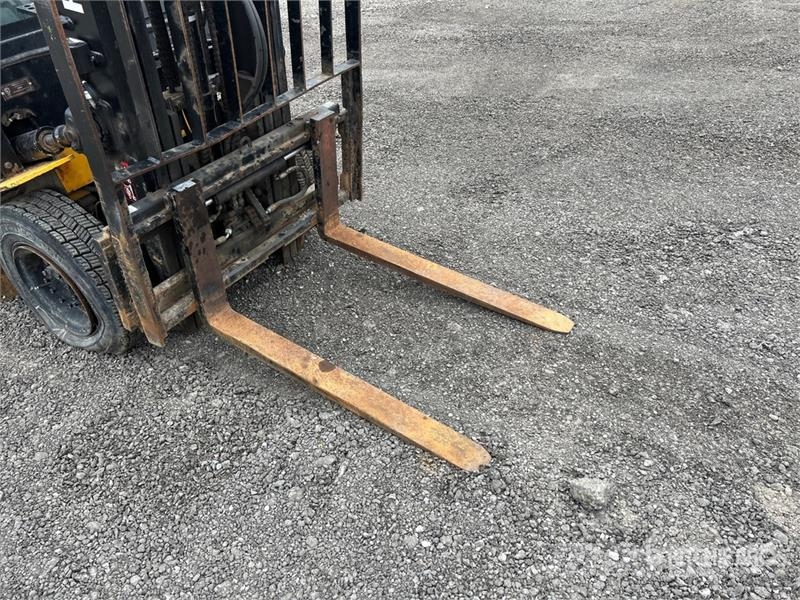 Hyundai 4940 lb Forklift Інше