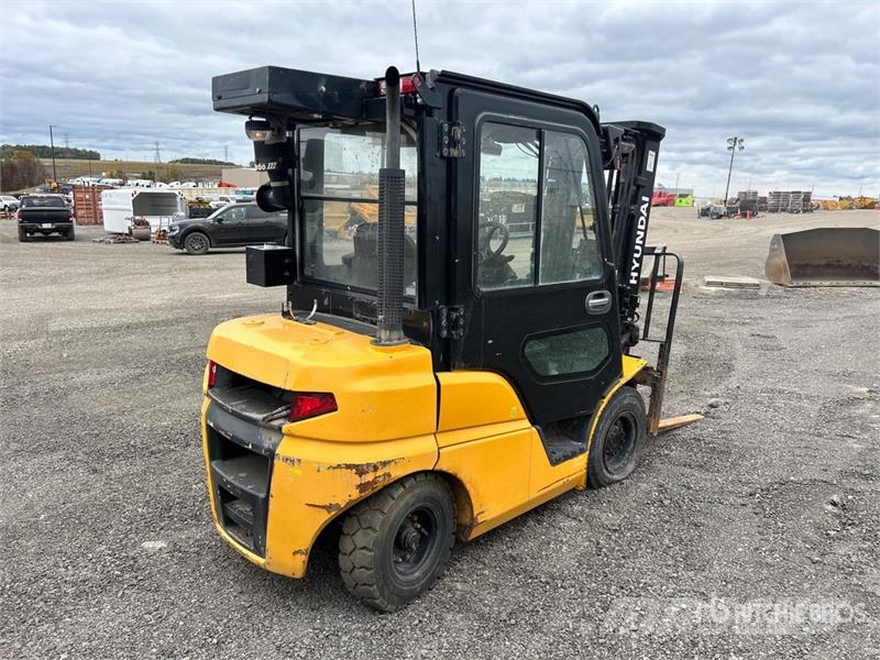Hyundai 4940 lb Forklift Інше