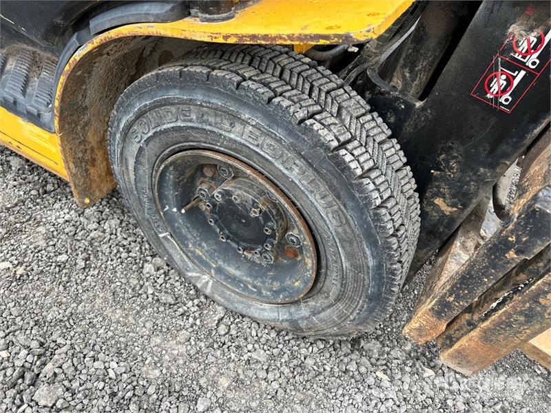 Hyundai 4940 lb Forklift Інше
