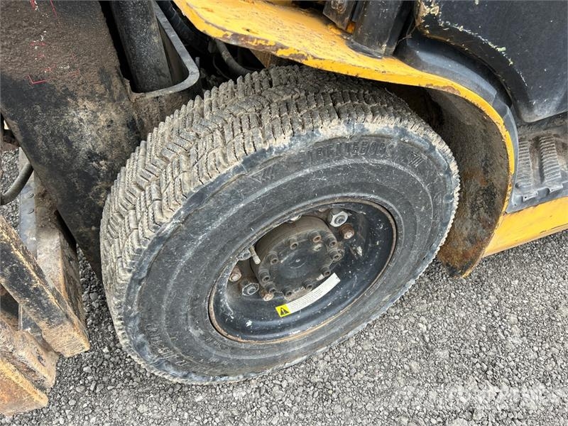 Hyundai 4940 lb Forklift Інше