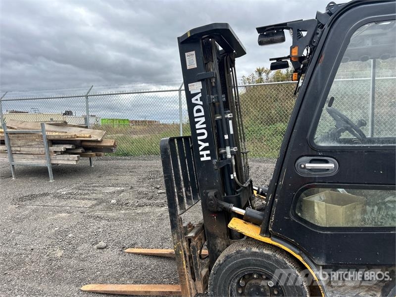 Hyundai 4940 lb Forklift Інше