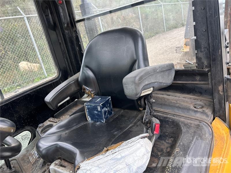 Hyundai 4940 lb Forklift Інше