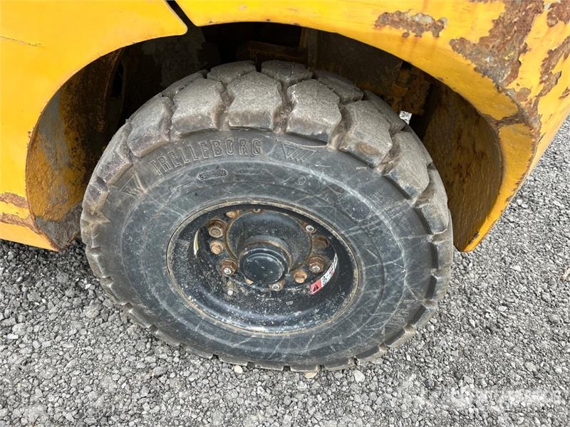 Hyundai 4940 lb Forklift Інше