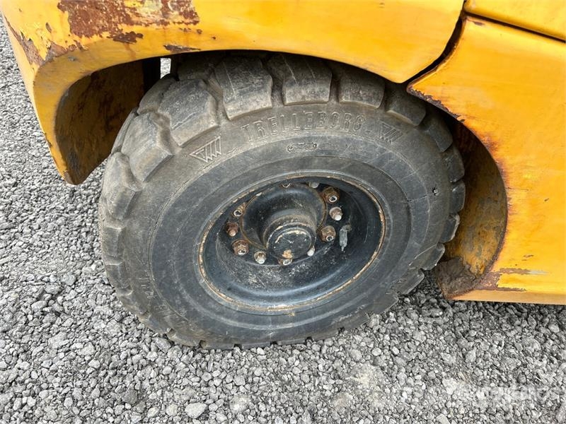 Hyundai 4940 lb Forklift Інше