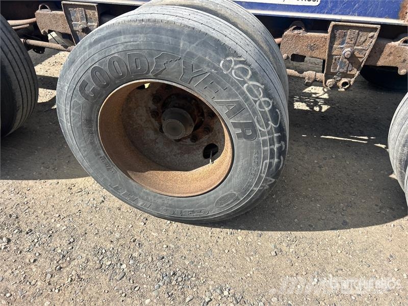 Hyundai 53 ft Tri/A Intermodal Container Trailer Containerhenger