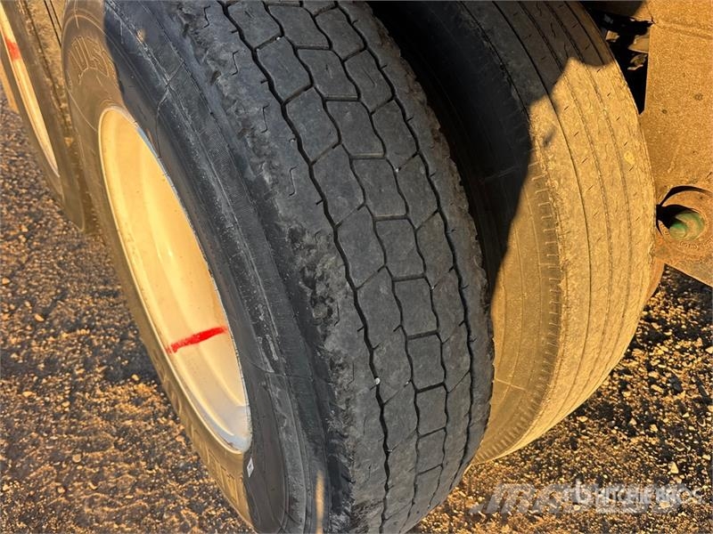 Hyundai 53 ft x 102 in T/A Van Trailer Dobozos pótkocsik
