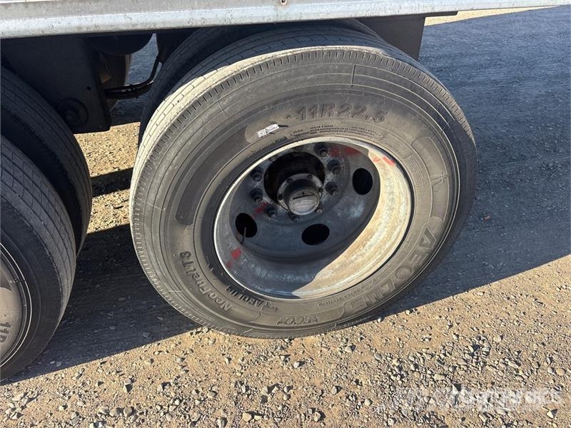 Hyundai 53 ft x 102 in T/A Van Trailer Skappåbygg