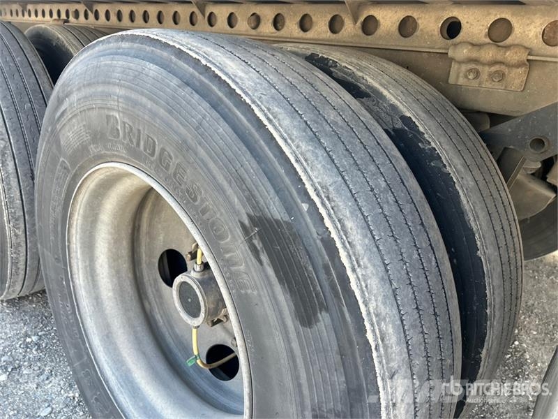 Hyundai 53 ft x 102 in T/A Van Trailer Ремаркета фургони