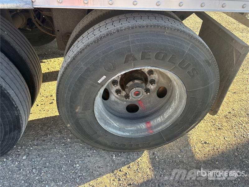 Hyundai 53 ft x 102 in T/A Van Trailer Skappåbygg