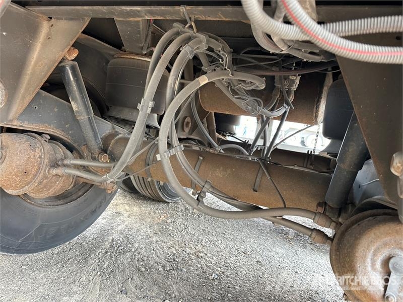 Hyundai 53 ft x 102 in T/A Van Trailer Reboques baú
