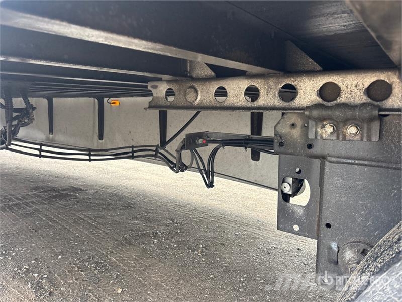 Hyundai 53 ft x 102 in T/A Van Trailer Rimorchi cassonati